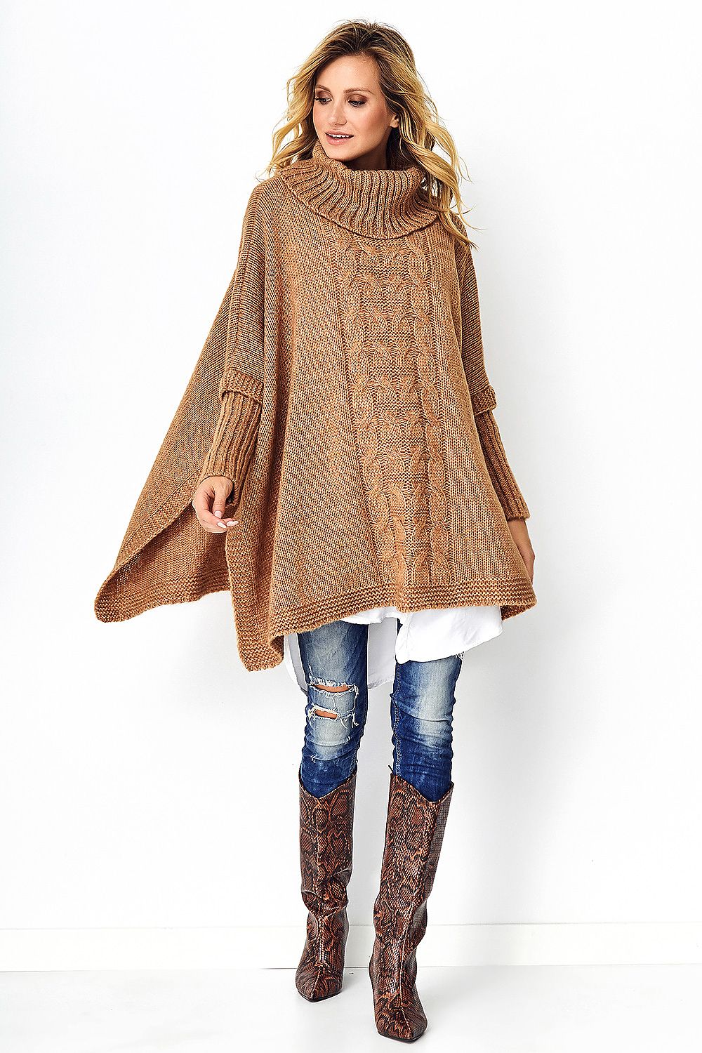 Poncho Model 139871 Makadamia